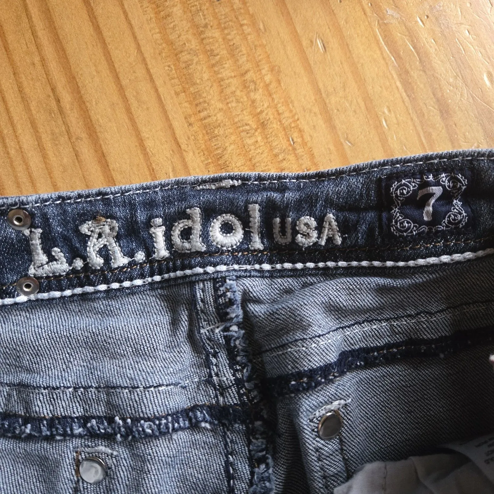 LA Idol Capri Jeans Juniors 7 Y2K Embellished Pocket Stretch Denim Low Rise USA Blue Size undefined - Image 5