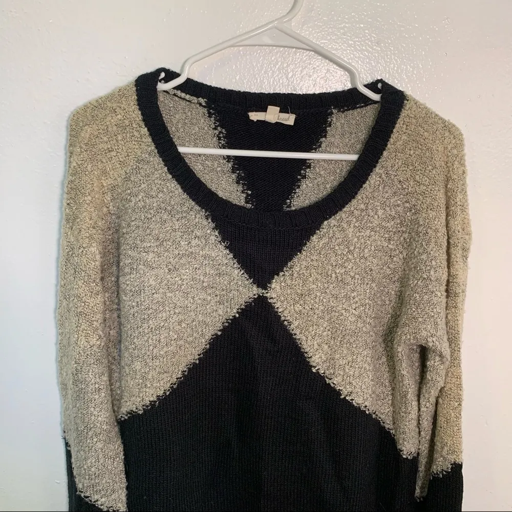 Hem & Thread Crewneck Sweater Black Beige Diamond - Image 3