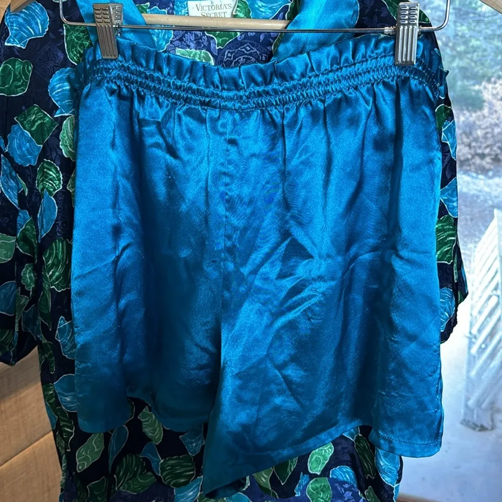 Victoria’s Secret Gold Label Satin Blue Green Pajama Short Set Size Medium - Image 7
