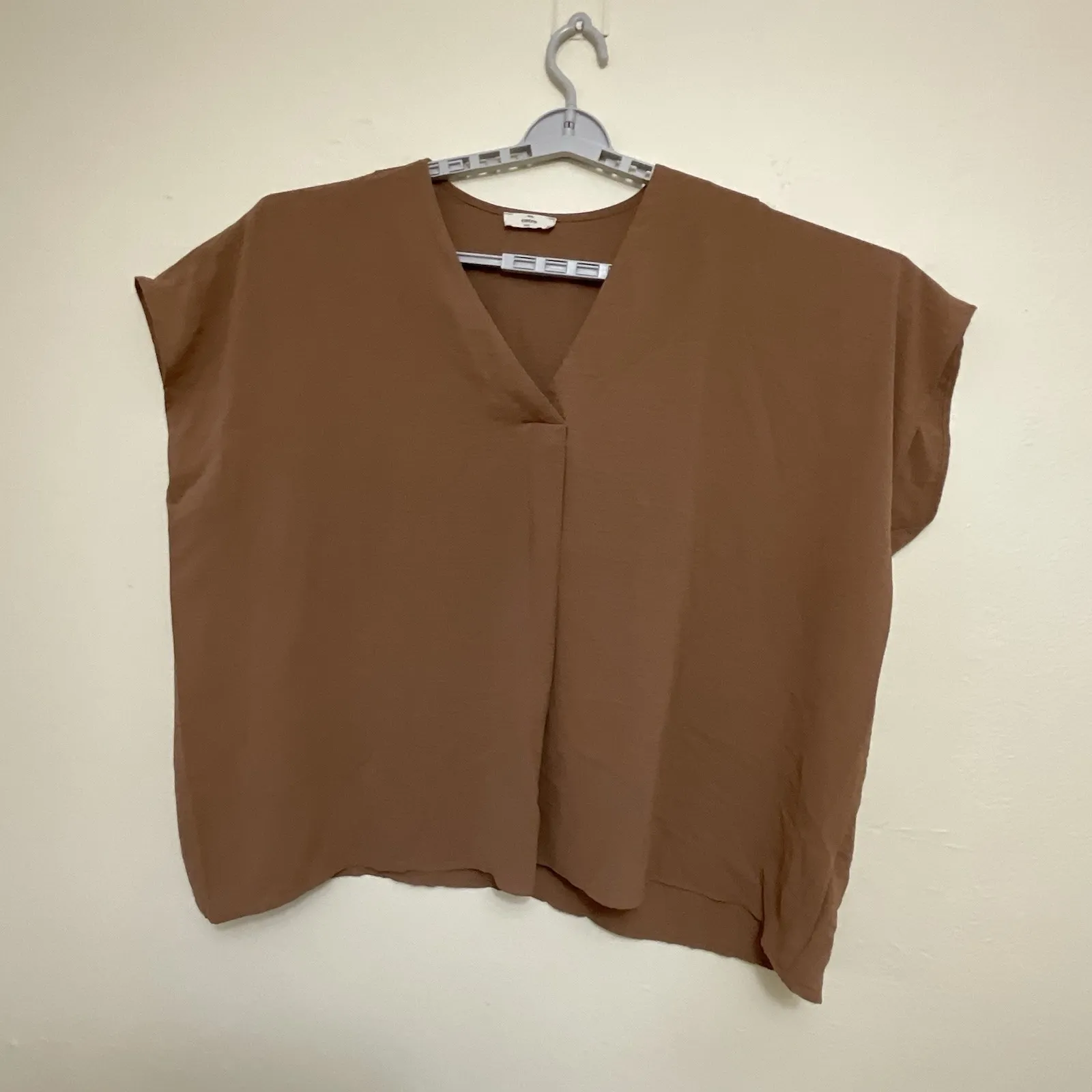V-Neck Short Sleeve Blouse‎ with Placket Detail by Entro Clothing Size Xl - Image 2