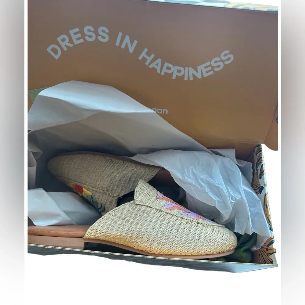 Brand New Farm Rio Womens Tropical Raffia Straw Mules with Embroidered details - Image 4