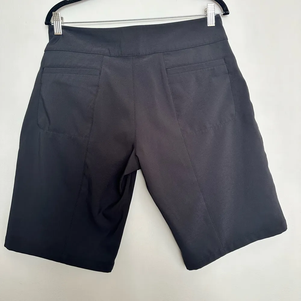 Oakley Women’s Golf Black Front Pocket Shorts - Image 3