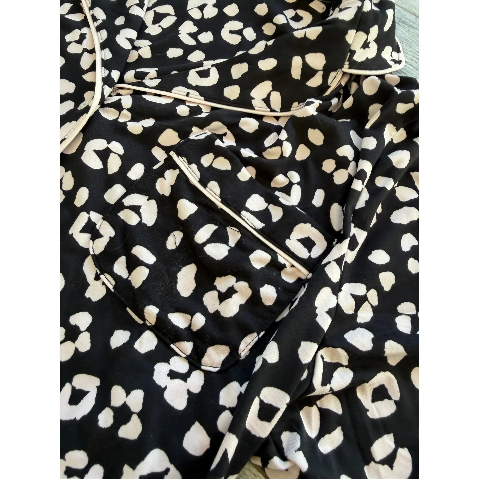 Kate Spade Pajama Set Large 2 pc New York Leopard Long Sleeve Lounge Top Pants Black - Image 11