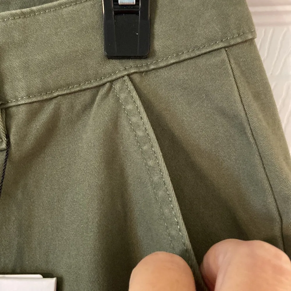 Gibson & Latimer Sage color Pants size 8 inseam 27” high rise relaxed chino - Image 4