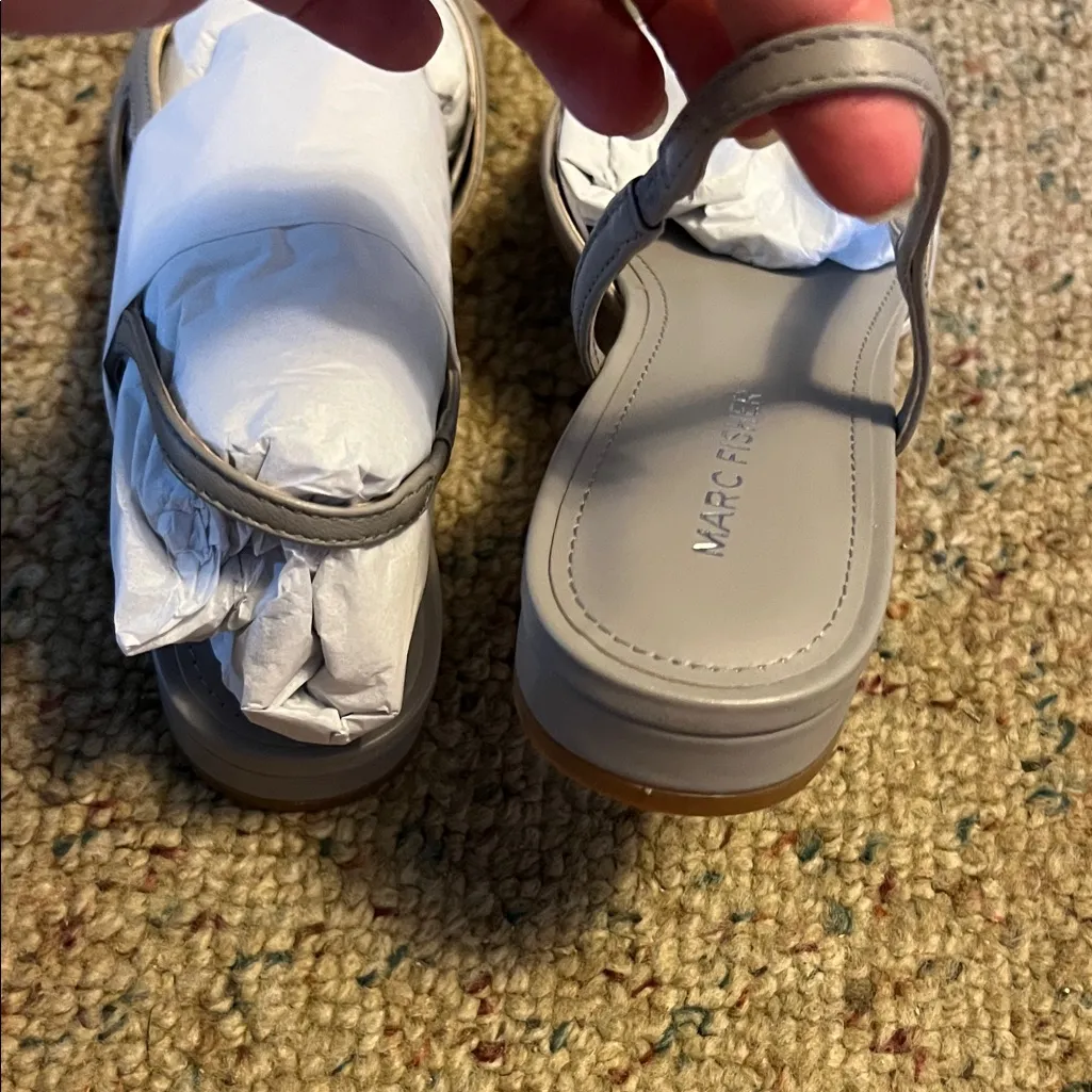 Marc Fisher Women's Gray Patent Slingback Flats - Image 4