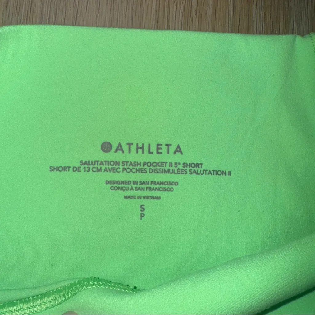 Athleta Green Salutation Stash Pocket 5” Short - Size Small - Image 4