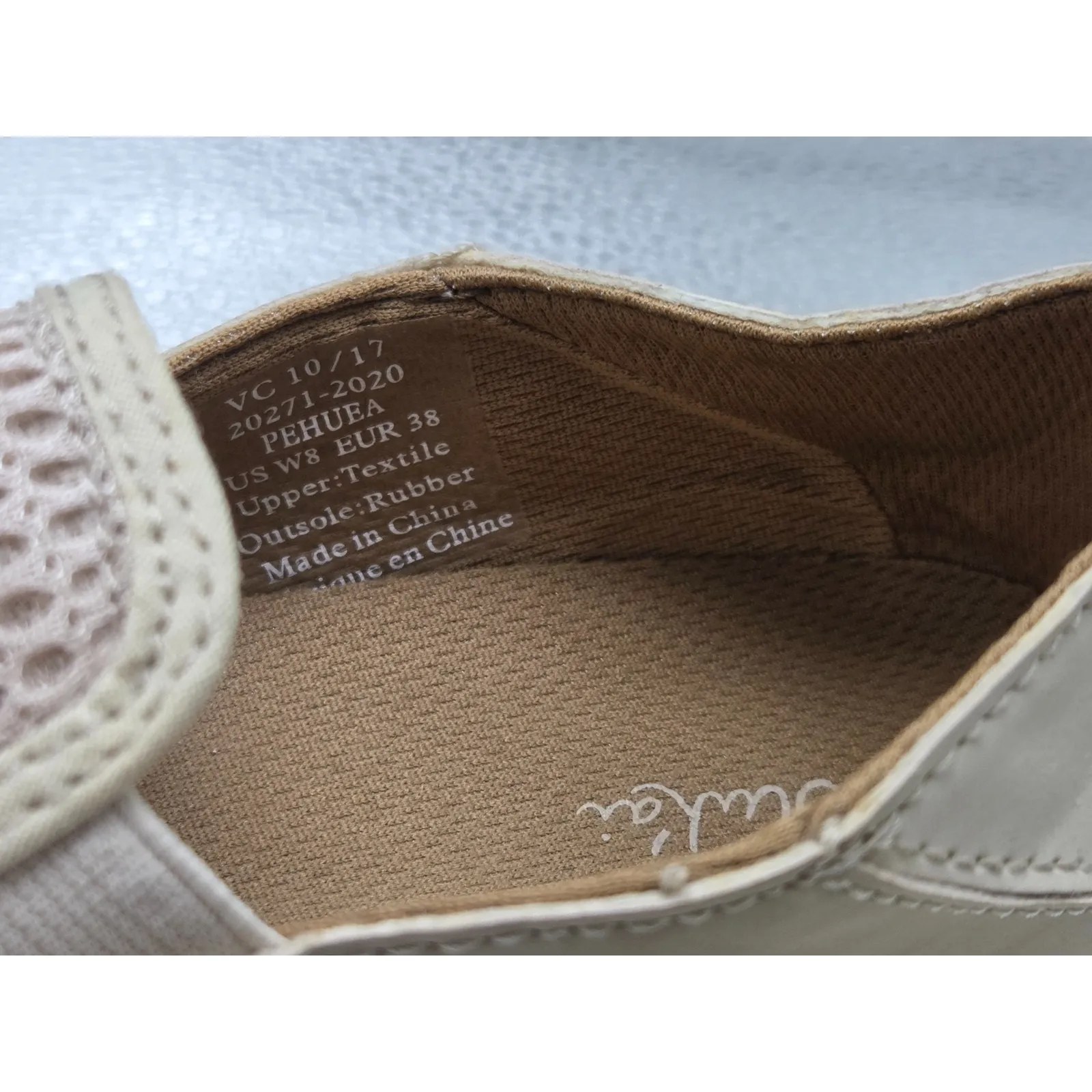 OLUKAI Pehuea SIze 8 - Image 3