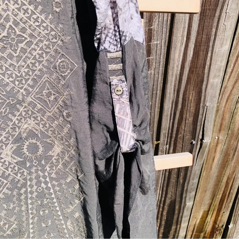 John Mark Embroidered Gray Tunic Top M - Image 2
