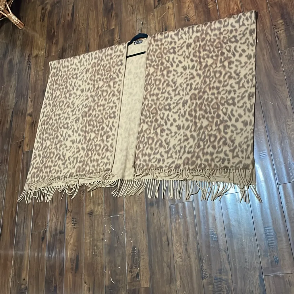 Amicale Pure Lambs Wool Leopard Animal Print Shawl Poncho Fringe Size undefined - Image 5