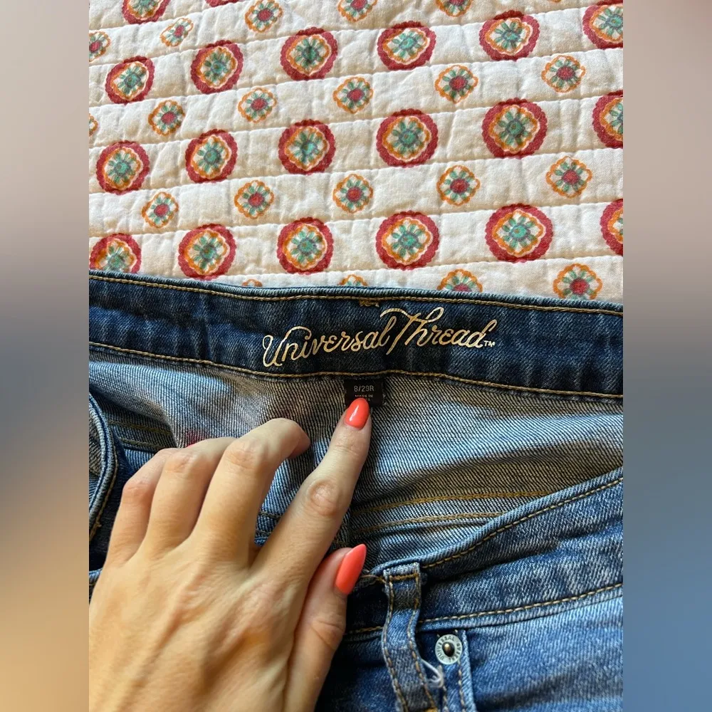Universal Thread Mid Rise Boyfriend Cropped Distressed Jeans size 8 - Image 3