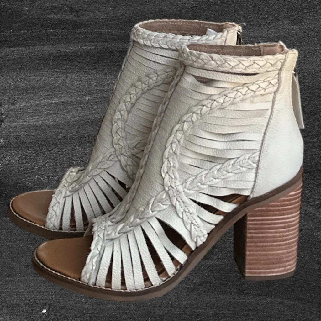 Dingo Women’s Jeezy Leather Sandal size 8 - Image 2