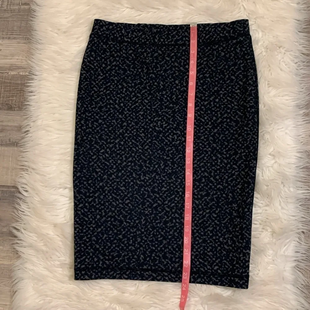 Trina Turk stretch pull on pencil skirt S - Image 5