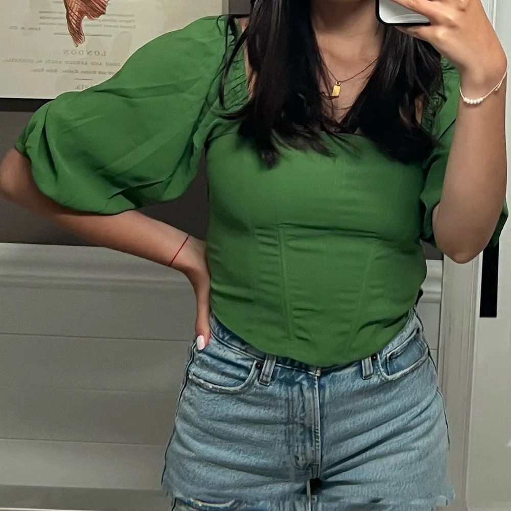 Abercrombie Green Corset Puff Sleeve Top - Image 4