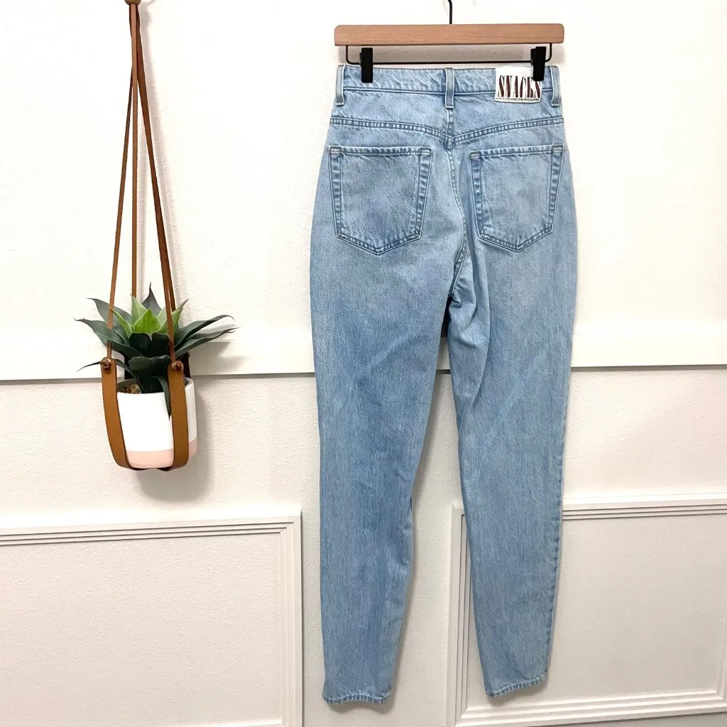 MOTHER SNACKS! High Waisted Straight Leg Twizzy Skimp Jeans in Just a Nibble 27 Blue - Image 9