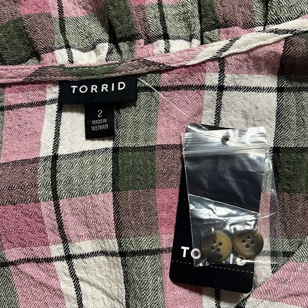 Torrid Blouse Sz 2XL Babydoll Crinkle Flannel Gauze Button Up Short Sleeve Top - Image 7