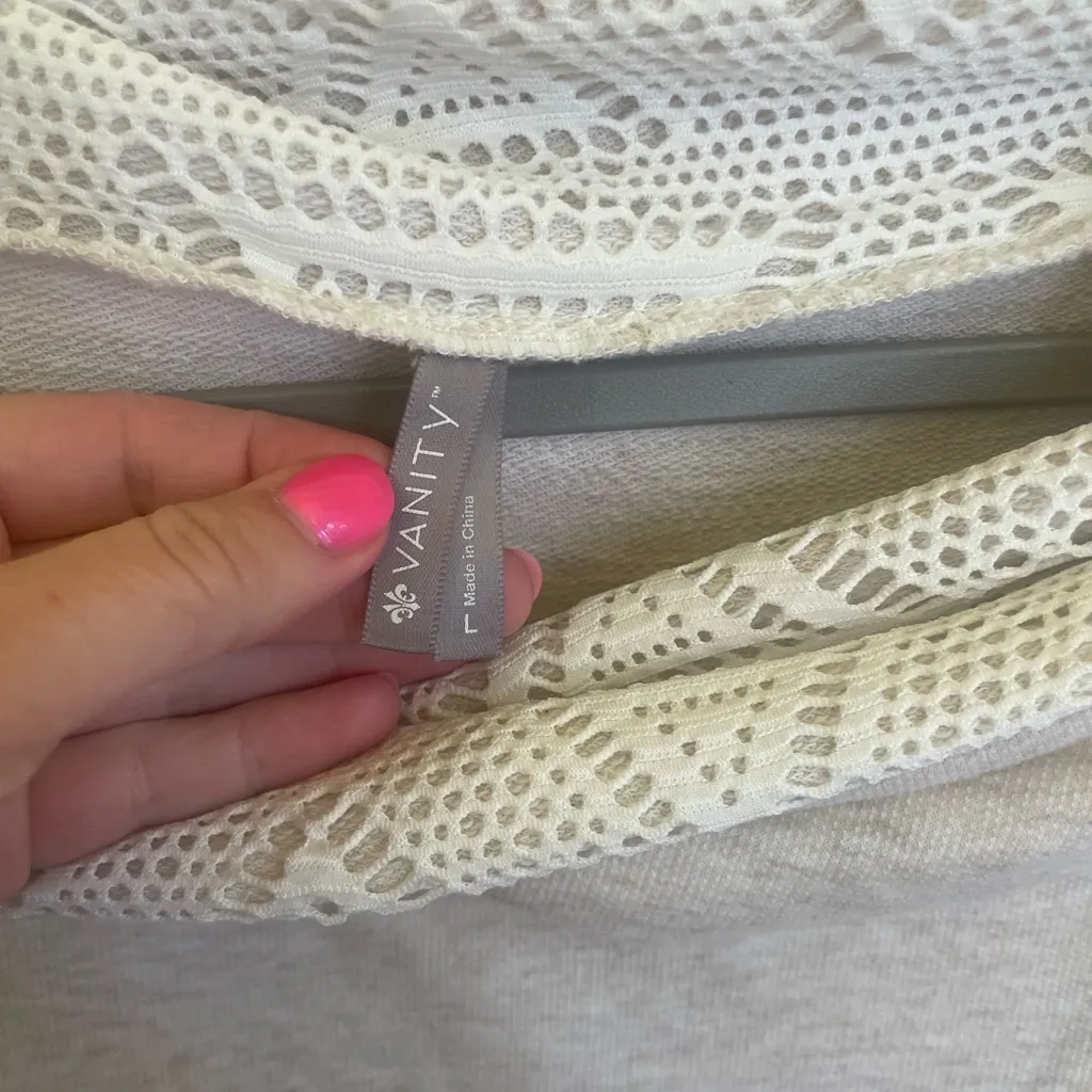 NWOT Vanity Light Gray Cowl Neck Sweater White Size L - Image 4