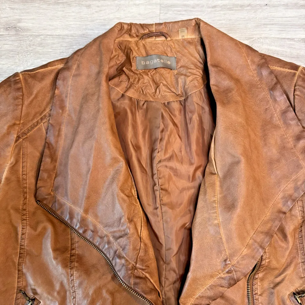 VTG Bagatelle Women M Biker Moto Jacket Brown Faux Leather Vegan Zippers Zip EUC - Image 3