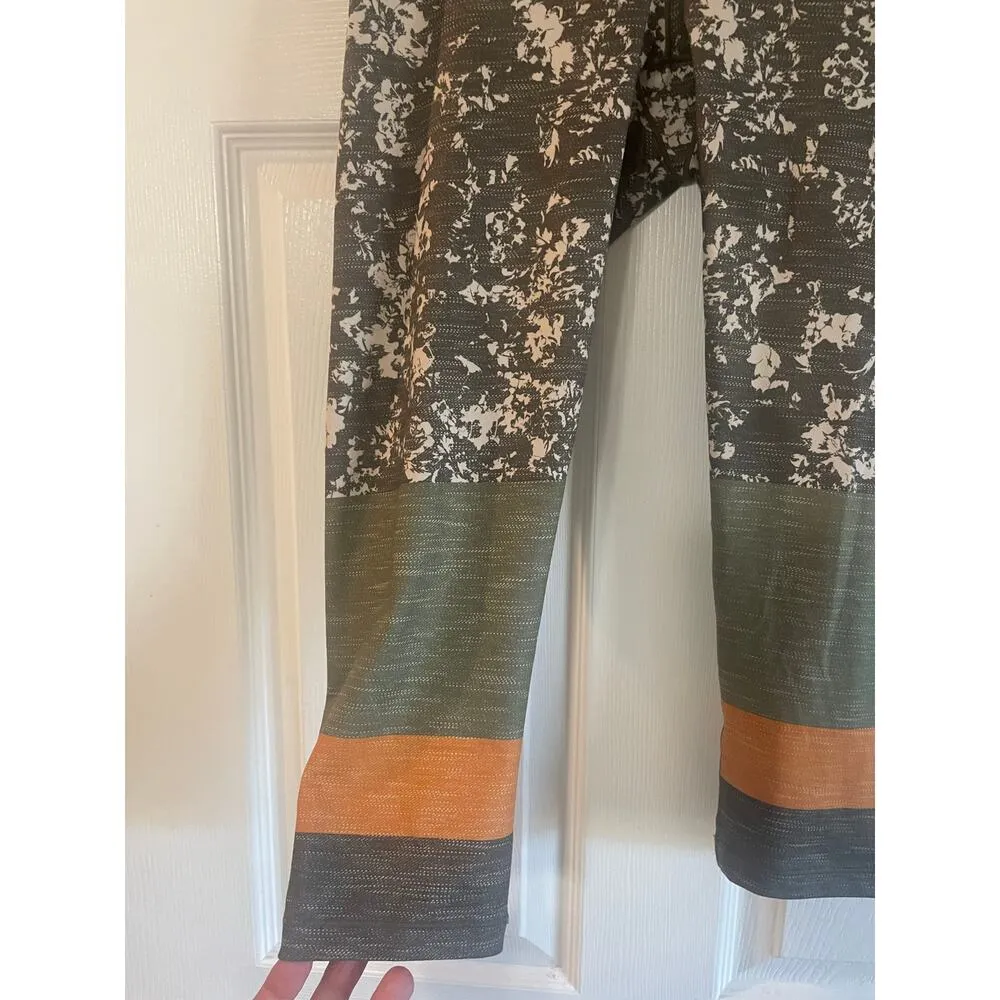 prAna WOMEN'S 3/4 LEGGING  PILLAR PRINTED CAPRI (SLATE CANOPY) Size Medium. - Image 3