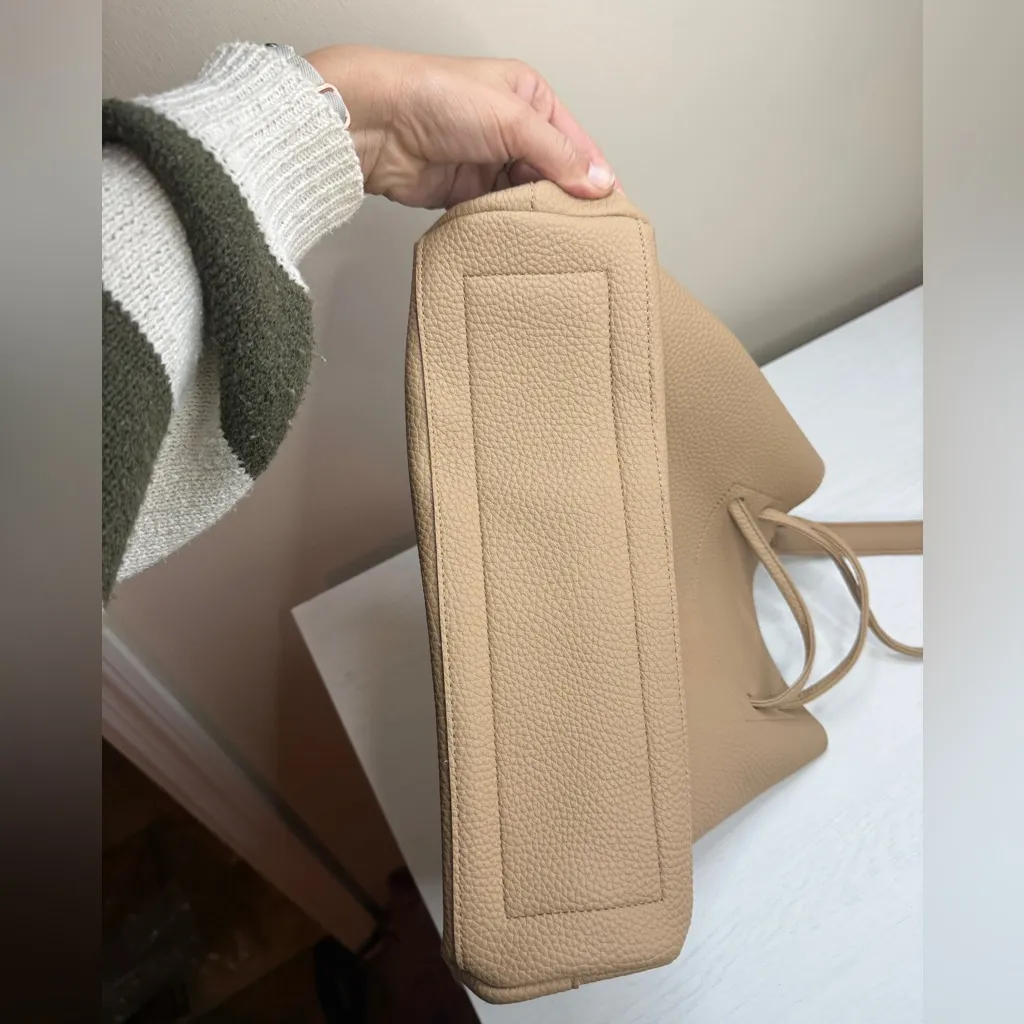 8 Other Reasons Vegan Leather Slouchy Bucket Crossbody Bag Tan NWOT - Image 6