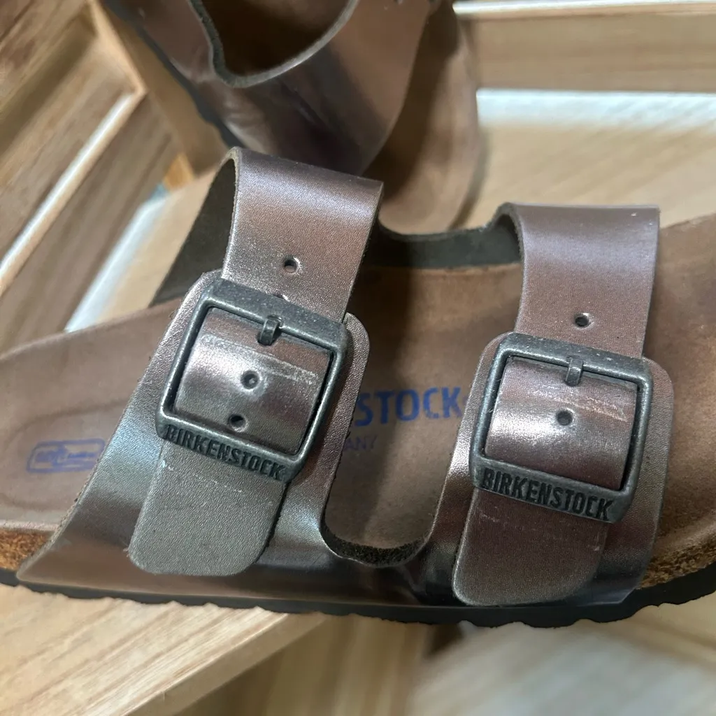 Birkenstock Arizona metallic pewter soft sole sandals, size 36 - Image 5