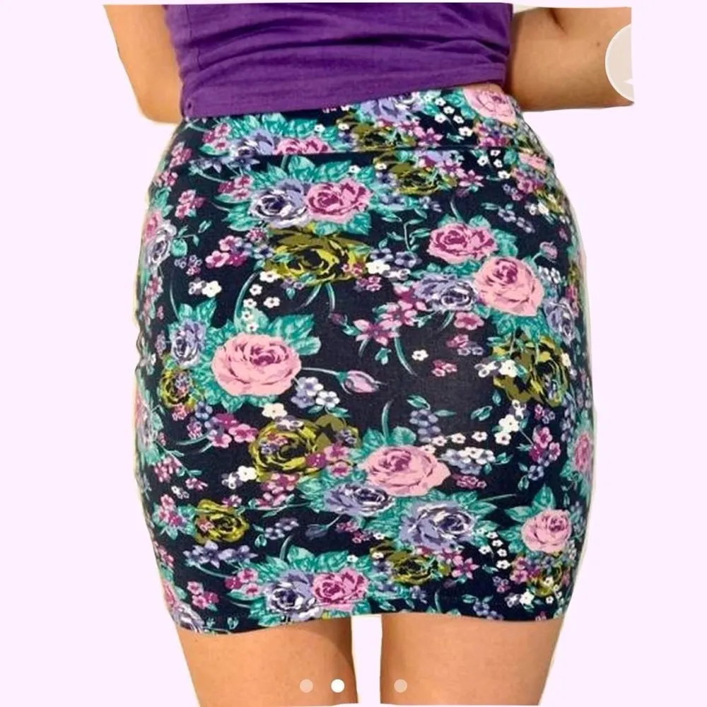 Xhilaration  Navy/Pink Floral Print Design Mini Skirt Sz XL Women - Image 4