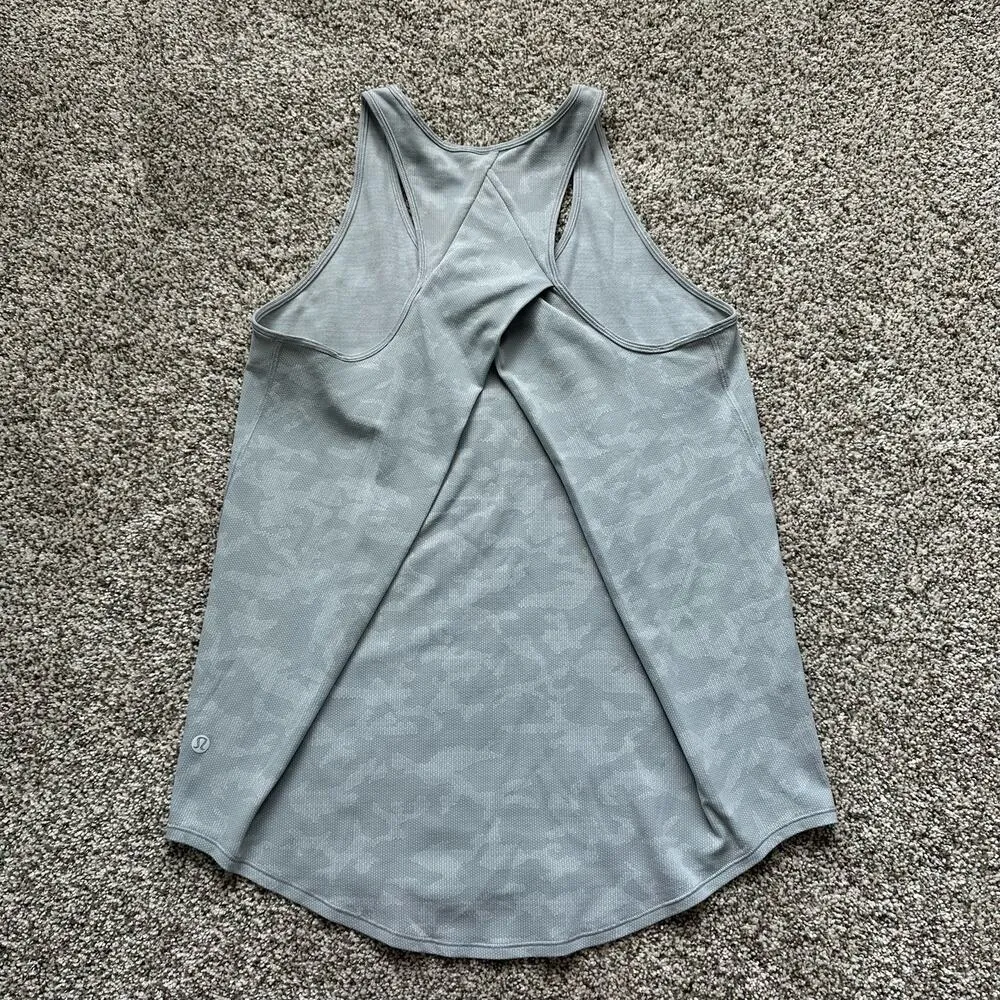 Essential pleated light gray camo print racerback tank top - Image 6