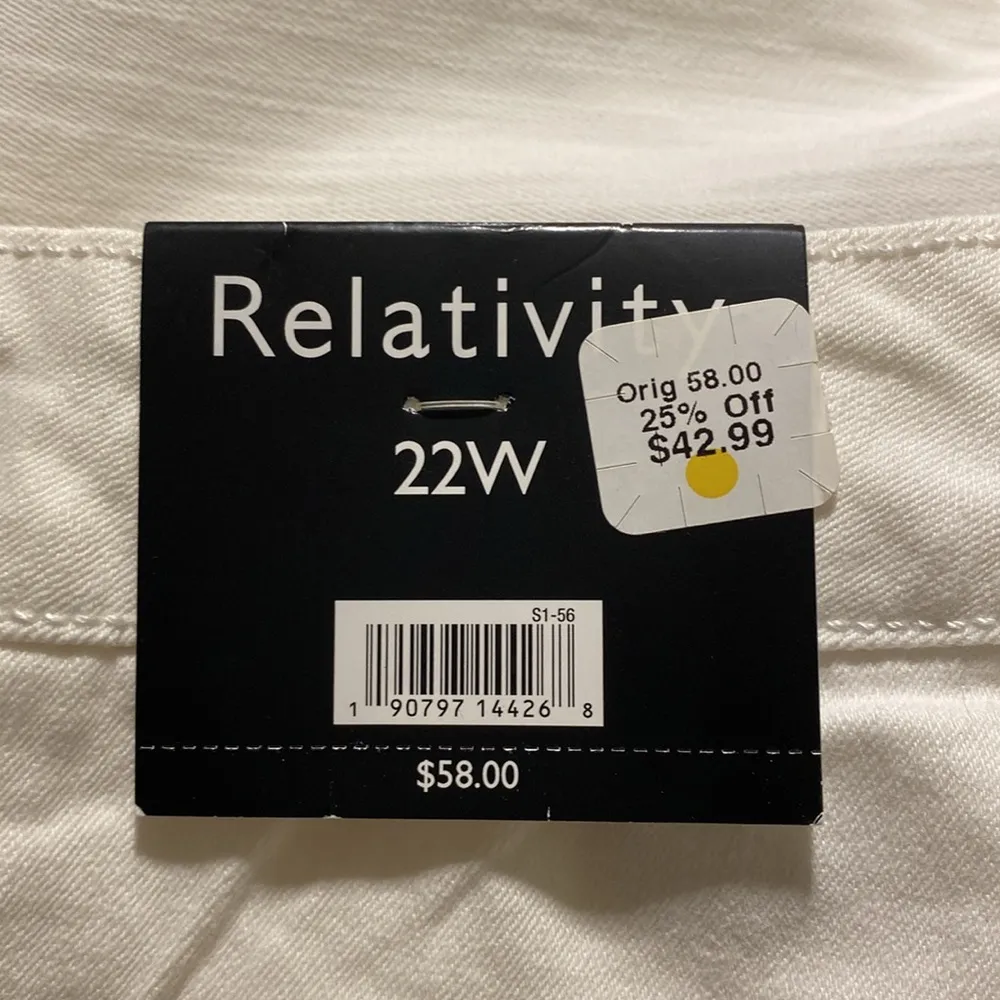 Relativity NEW White Capri Pants 22W - Image 9