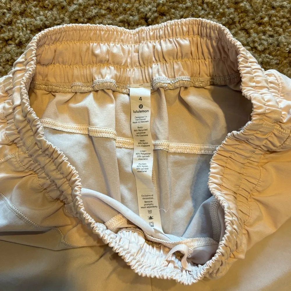 Hotty Hot Shorts Butter Pink / Light Chrome Size 4 - Image 8