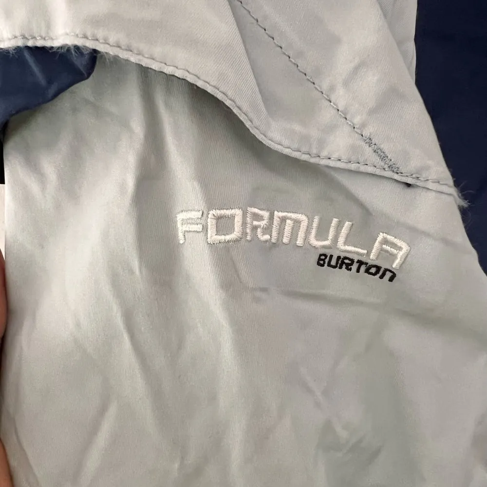 Burton Formula Women’s Snowboard Insulated Jacket Size Medium - Image 3