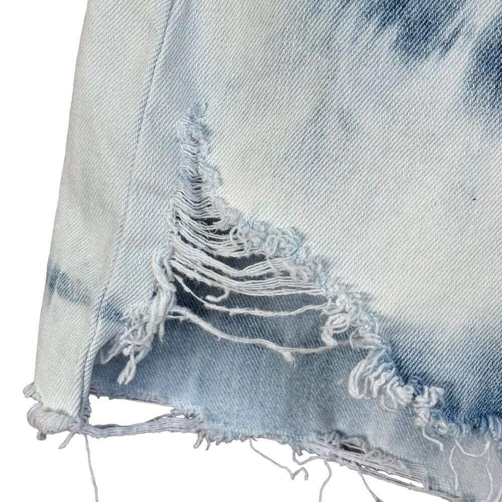 American Eagle SZ 6 Mom Jean Shorts Highest-Rise Tie-Dye Frayed Hems Light Wash - Image 2