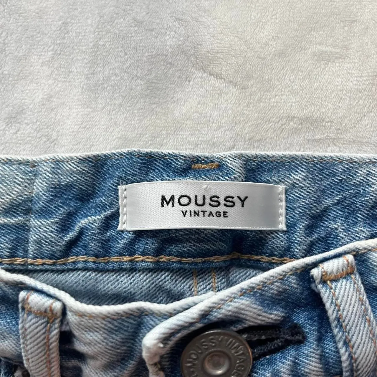 Moussy Vintage light wash blue denim high rise cutoff shorts raw hem size 23 - Image 2