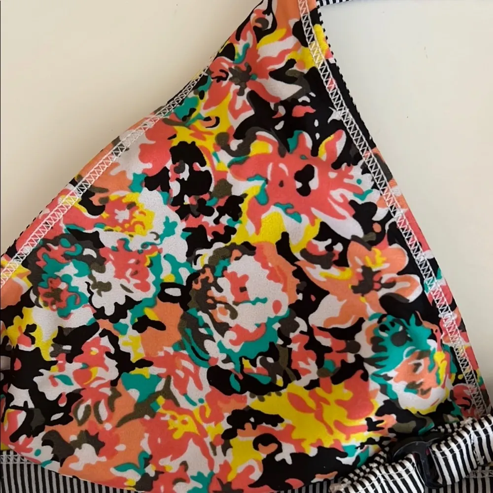 Roxy Reversible Black Striped & Floral print Halter Bikini Top - Image 6