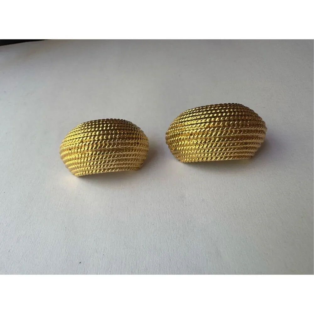 80s Vintage MiMi Di N Signed Chunky Round Embossed Gold Tone Clip On Earrings - Image 2