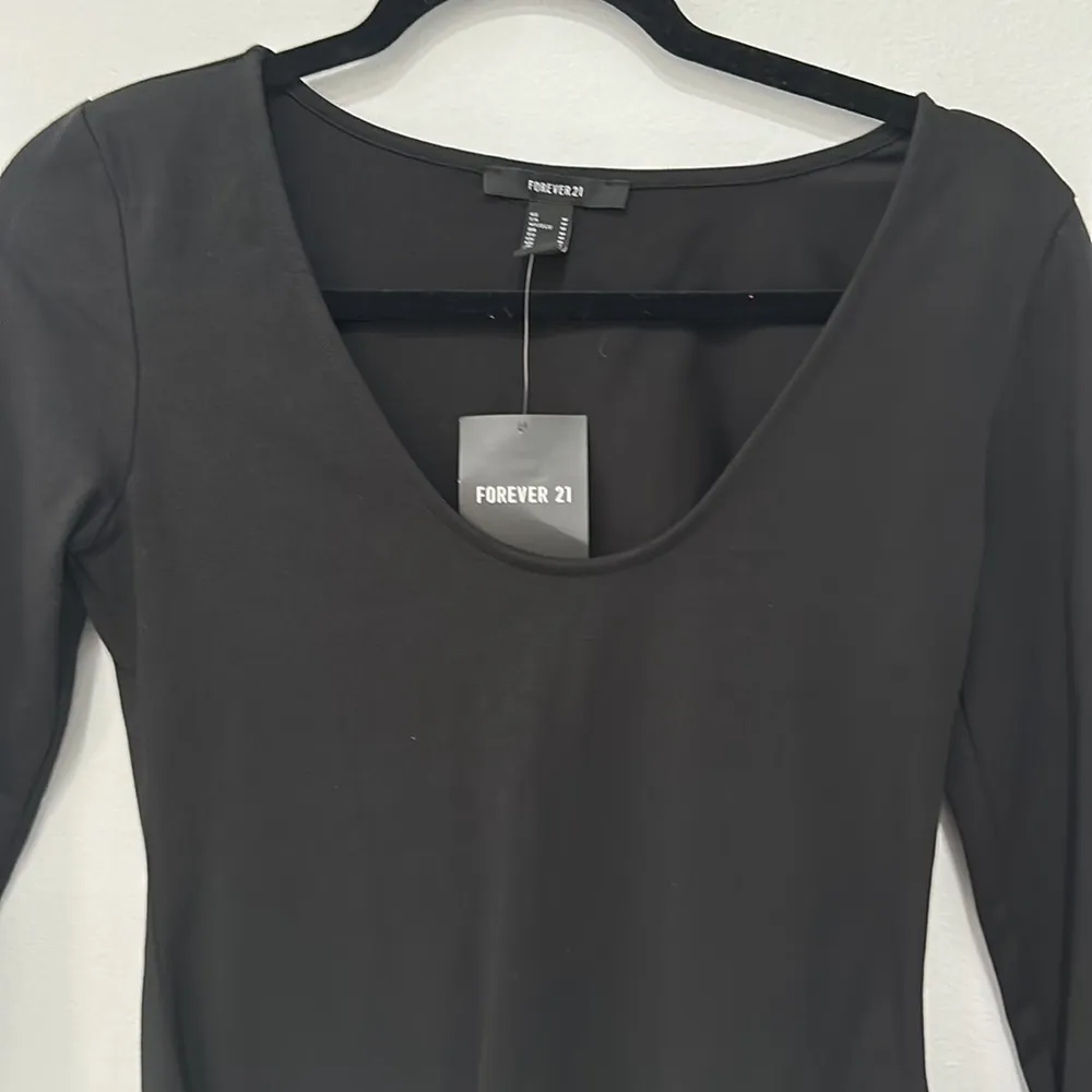 NWT Forever 21 Knit 3/4 Sleeve Bodysuit Black Scoop-Neck Sz M - Image 2