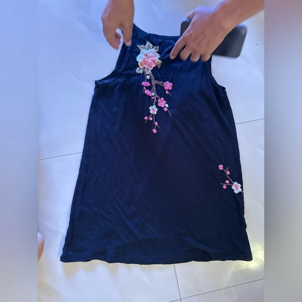 JWLA Johnny Was Elegant Blue Sleeveless Top with Floral Embroidery size M Size M - Image 8