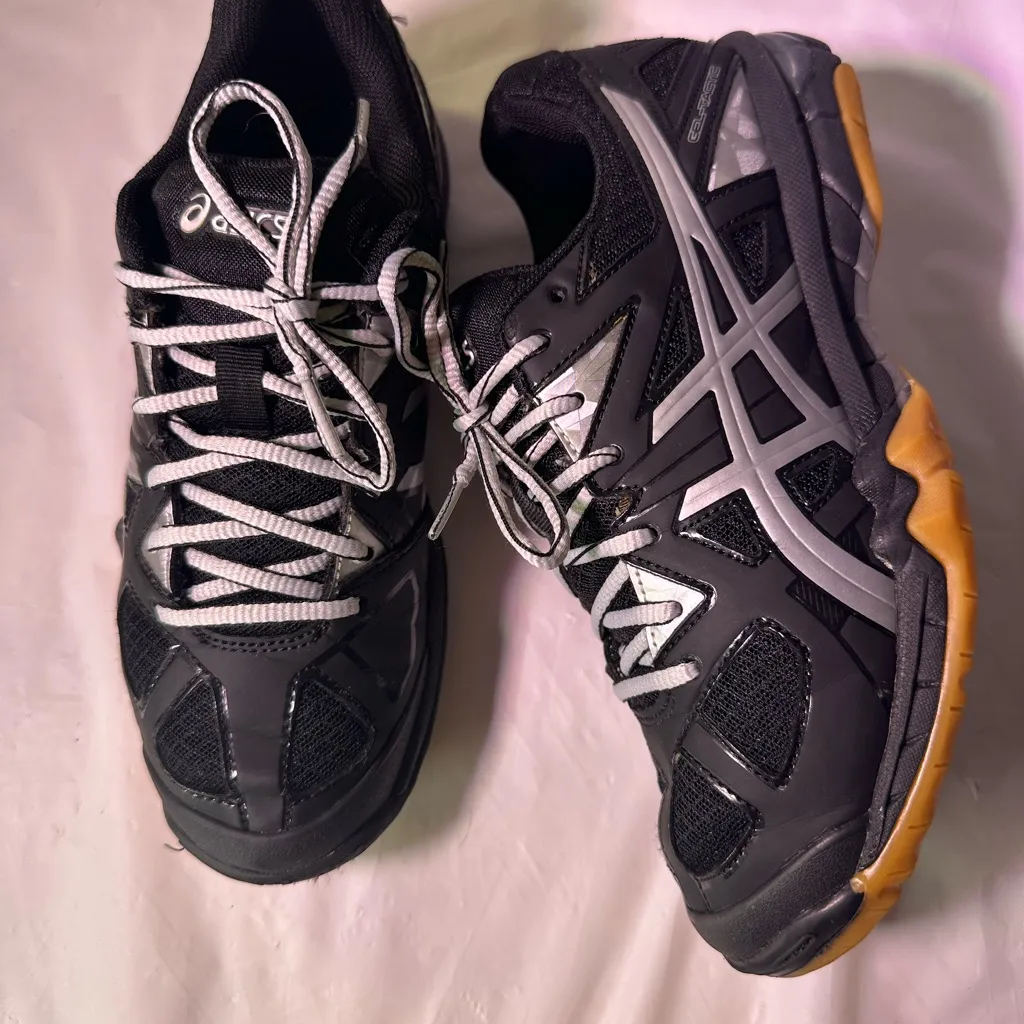 ASICS Black and Silver Sneakers with Gum Sole - Image 6
