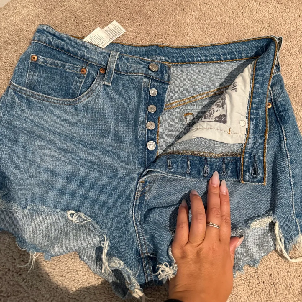 501 Levi Denim Shorts Size 31 - Image 2