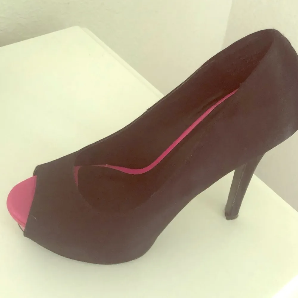 Gorgeous Black Satin and pink platform Heels Size 6.5 - Image 2