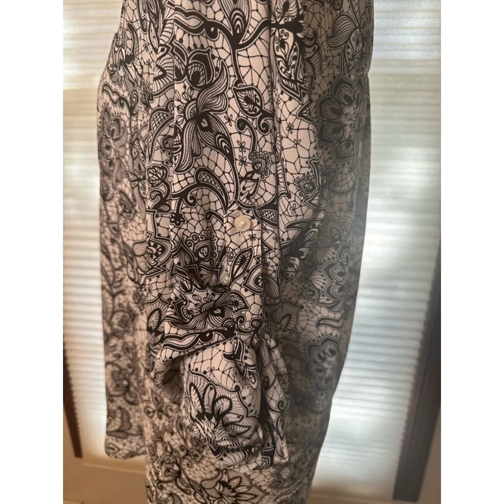 Express Large Black & White Floral Button up Blouse - Image 13