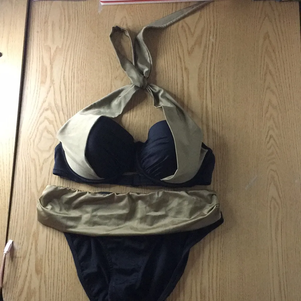 Women’s Venus 2Pc Swimsuit Bikini Halter or Strapless Top size C bottoms size 8 - Image 3