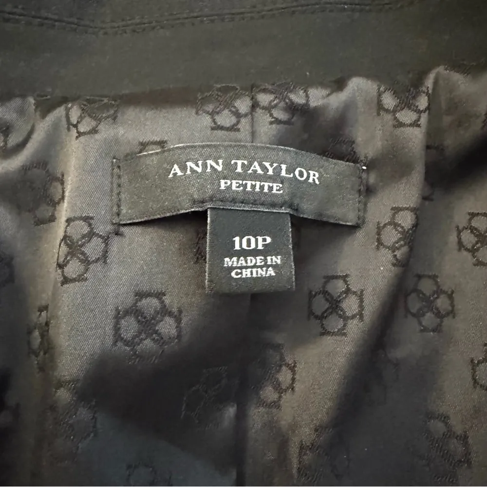 ANN TAYLOR black skirt suit, blazer size 10P, skirt size 12P - Image 7