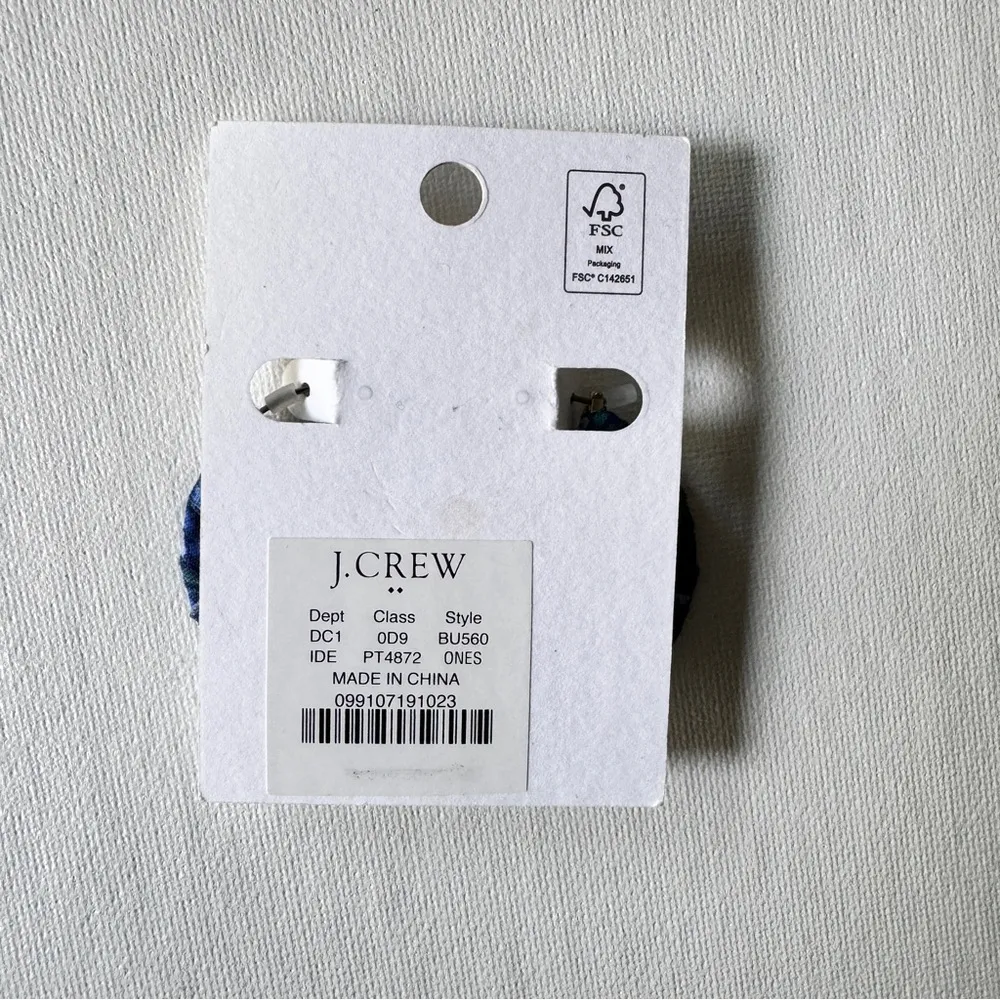 J.Crew Women’s Fashion Statement Thread Wrapped Hoop Earrings 
NWT - Image 8