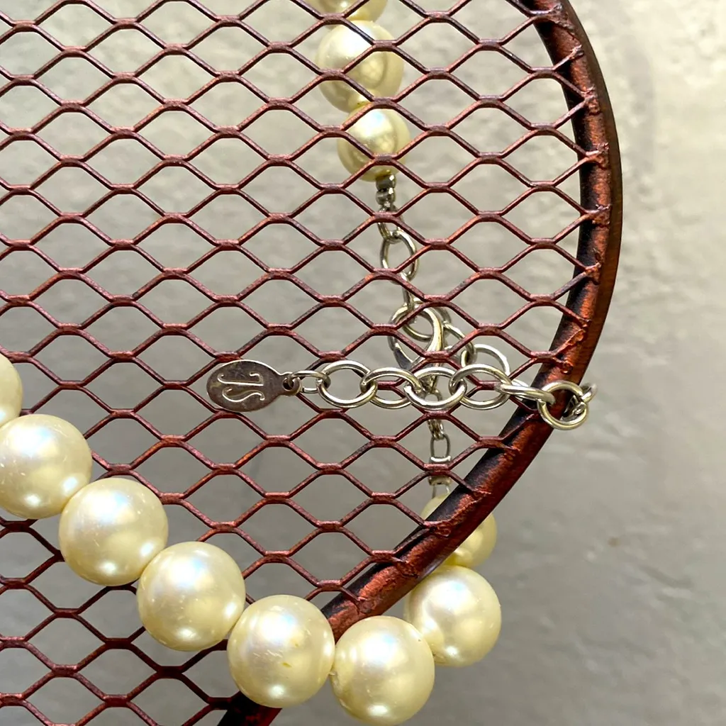 Vintage Jaclyn Smith Pearl and Blue Floral Necklace - Image 4