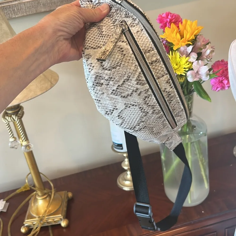 Snakeskin Print Crossbody Bag Black - Image 8