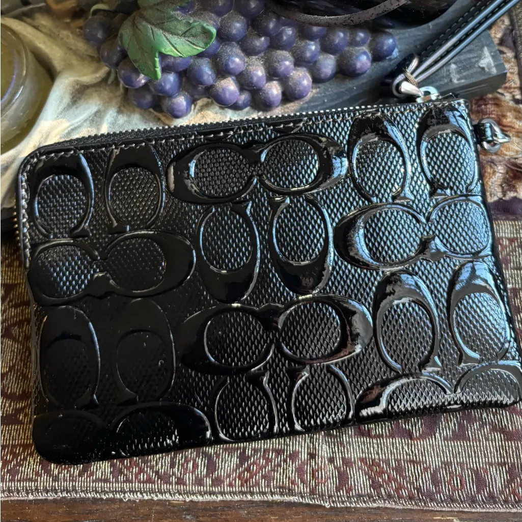 Authentic COACH patent signature leather zip top wristlet with a heart charm - Image 4