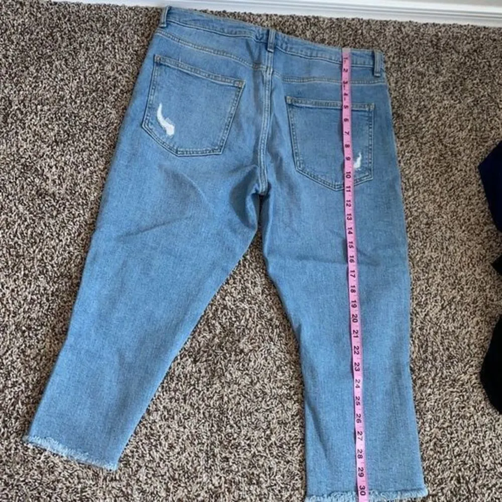 Forever 21  denim distressed‎ capris size 10 - Image 8