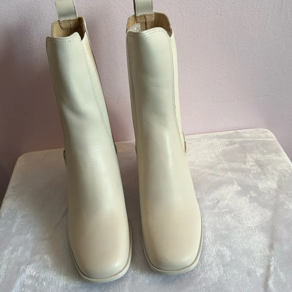Steve Madden Argent Pull On Chelsea Boots Size 8.5 - Image 4
