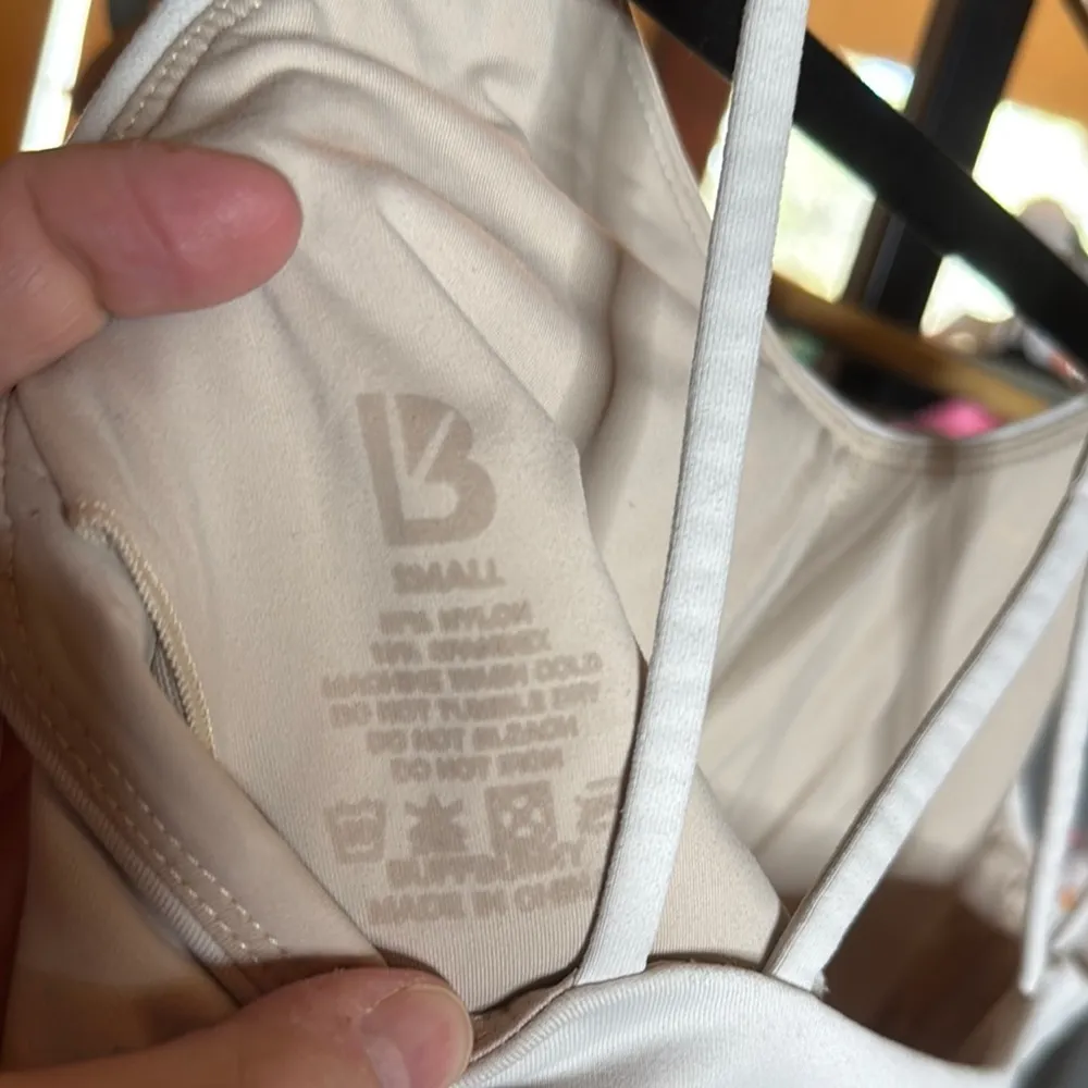 Buffbunny Women's Cream Strappy Sports Bra Size Small - Image 5