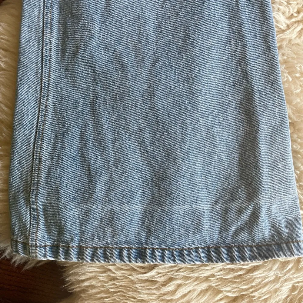 Y2K wide leg flare jeans light wash all cotton denim bare back yoke Size 28 - Image 4