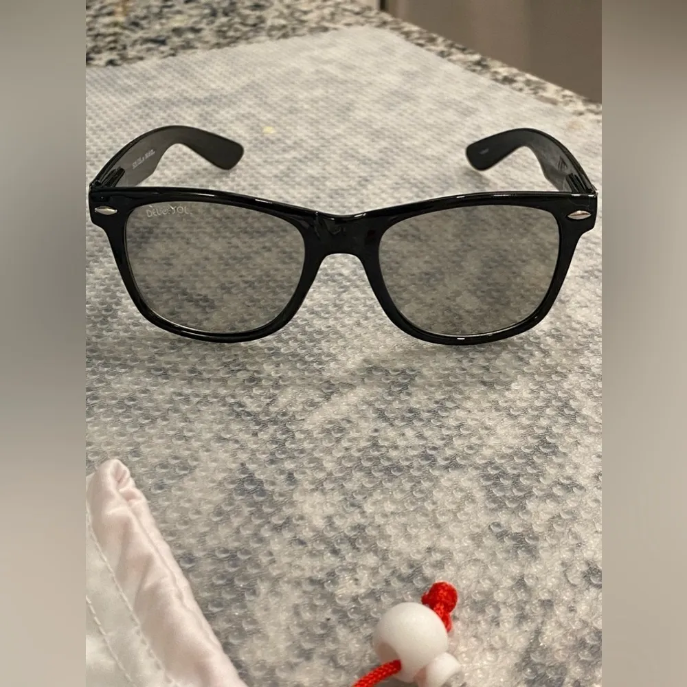 New Del Sole Solize Color Changing Lenses Black Sunglasses - Image 6